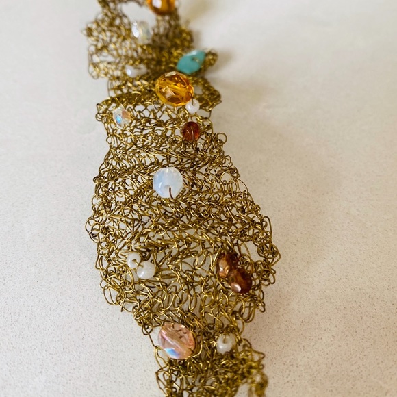 Mesh metal bracelet with beads on top - Picture 3 of 6